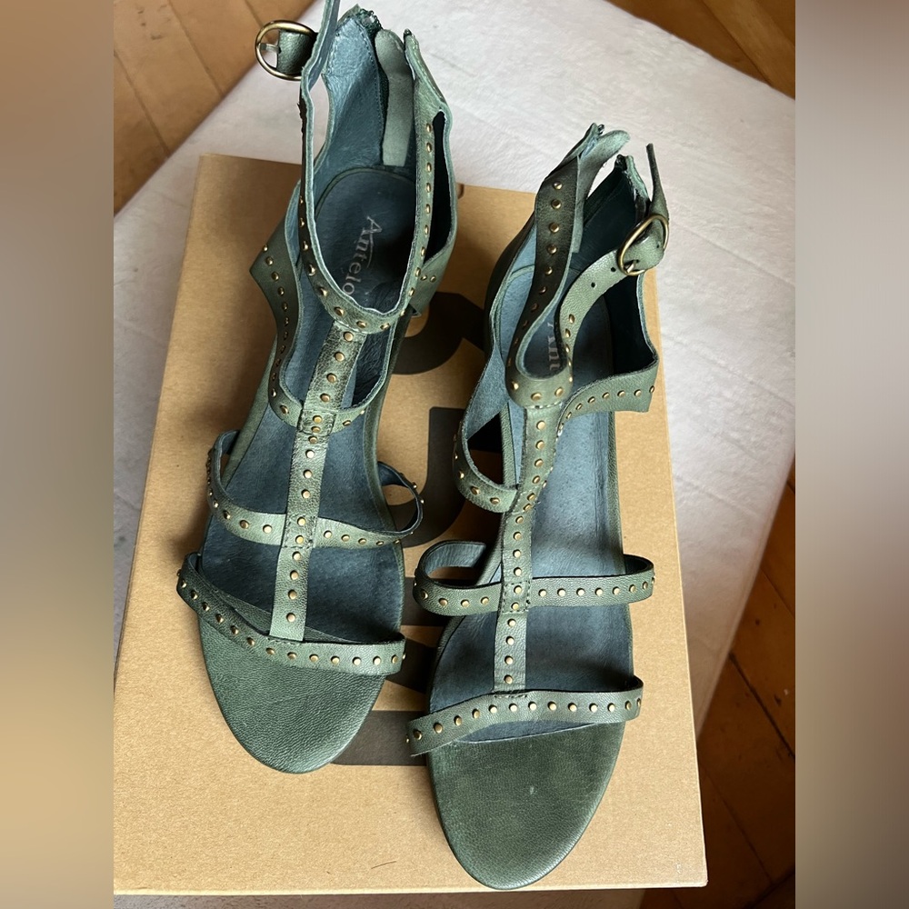 Antelope Green Olive Studded Leather Sandals Size 39 (8-8.5) Women’s shoes. NWOT